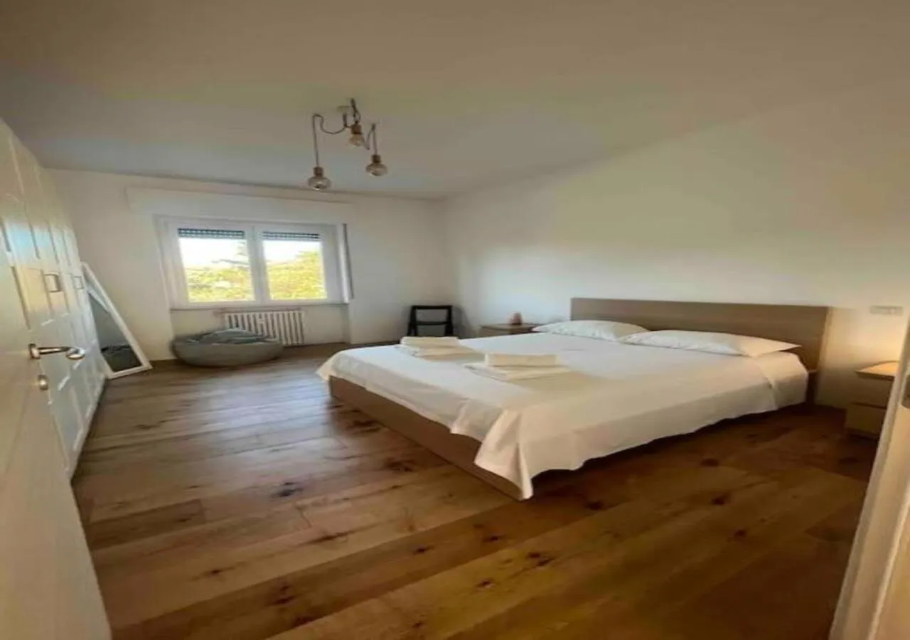 Marche Apartment location